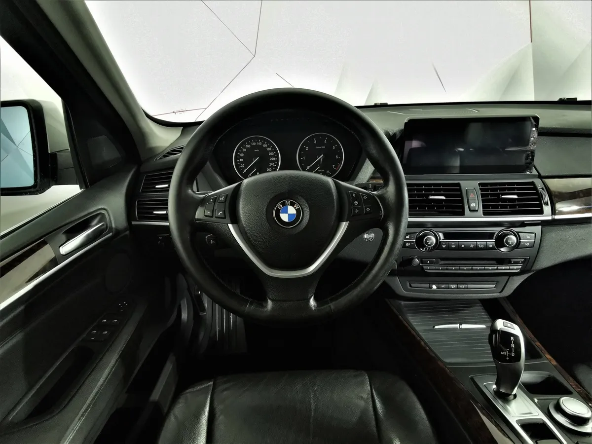 BMW X5 xDrive48i AT (355 л.с.) Серебристый в АВИЛОН. Слайд №15