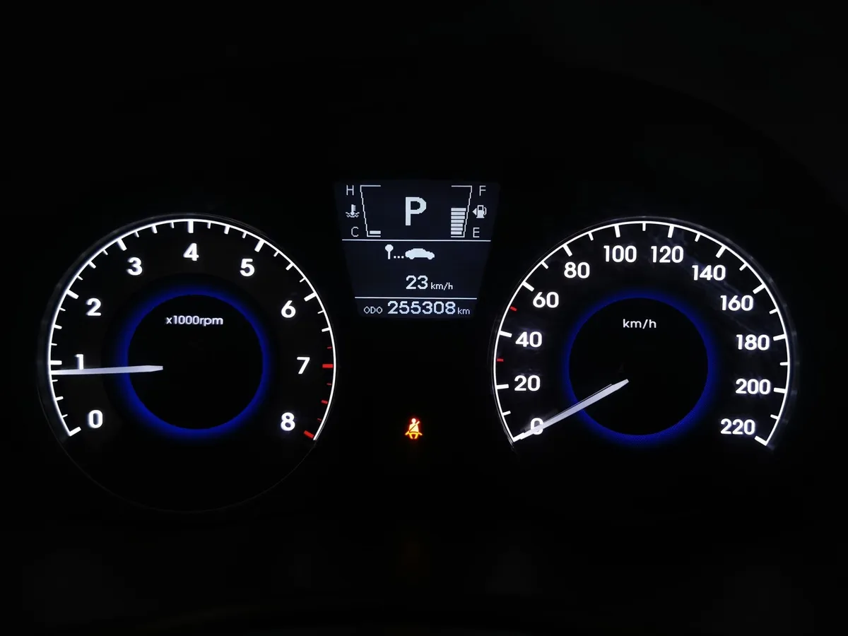 Hyundai Solaris 1.6 AT (123 л.с.) Elegance + Prestige + Safety Фиолетовый в АВИЛОН. Слайд №17