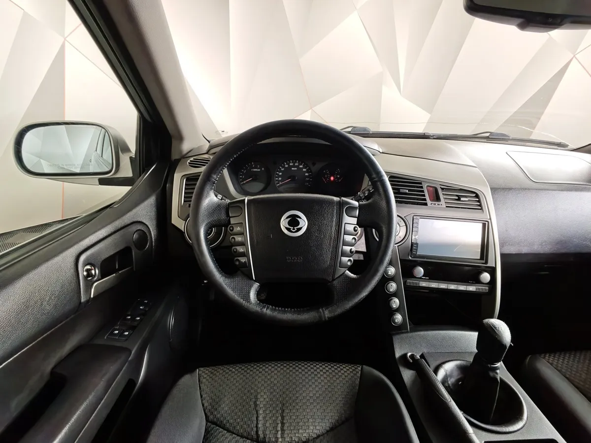 SsangYong Kyron 2.0 Xdi MT 4WD (141 л.с.) Серебристый в АВИЛОН. Слайд №19