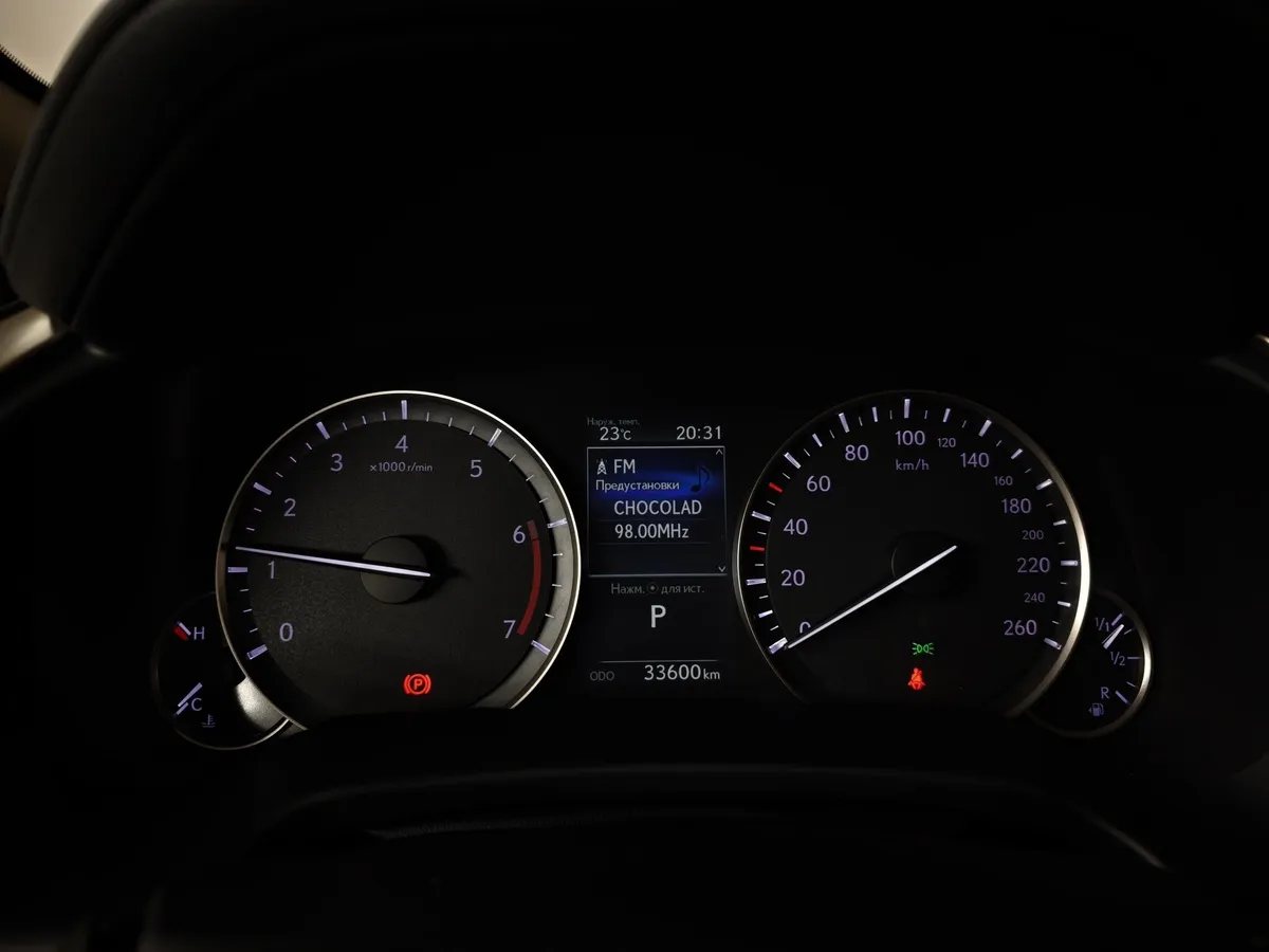 Lexus RX 2.0 AT AWD (238 л.с.) Executive Черный в АВИЛОН. Слайд №17