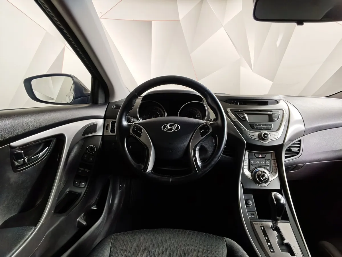 Hyundai Elantra 1.6 MT (132 л.с.) Comfort Черный в АВИЛОН. Слайд №19