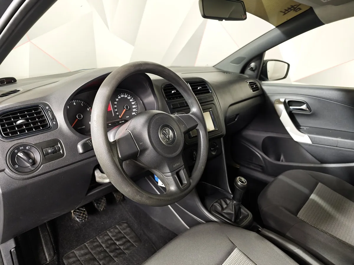 Volkswagen Polo 1.6 MT (105 л.с.) Comfortline Серый в АВИЛОН. Слайд №17
