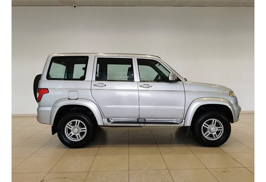 УАЗ Patriot 2.7 MT (135 л.с.) Серебристый в АВИЛОН. Слайд №6