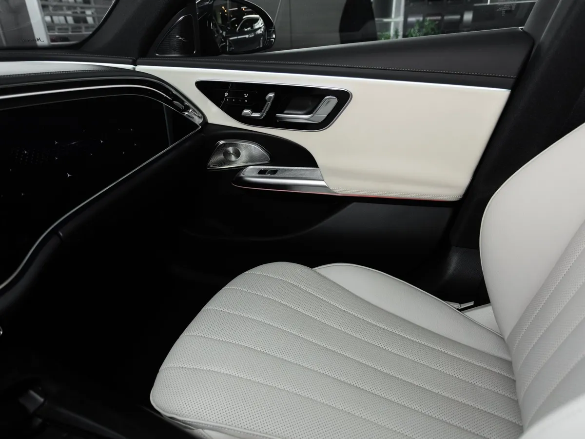 Mercedes-Benz E-Класс E 300 4MATIC (258 л.с.) Черный в АВИЛОН. Слайд №21