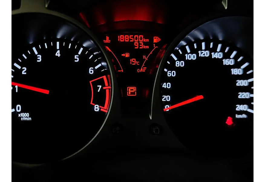 Nissan Juke 1.6 turbo MT (190 л.с.) Серый в АВИЛОН. Слайд №17