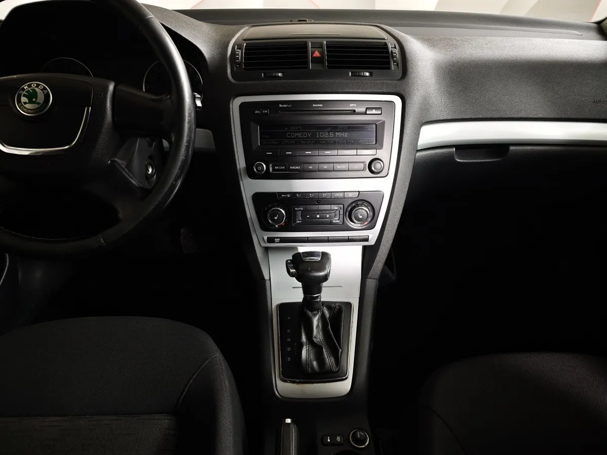 Skoda Octavia 1.6 Tiptronic (102 л.с.) Серый в АВИЛОН. Слайд №12