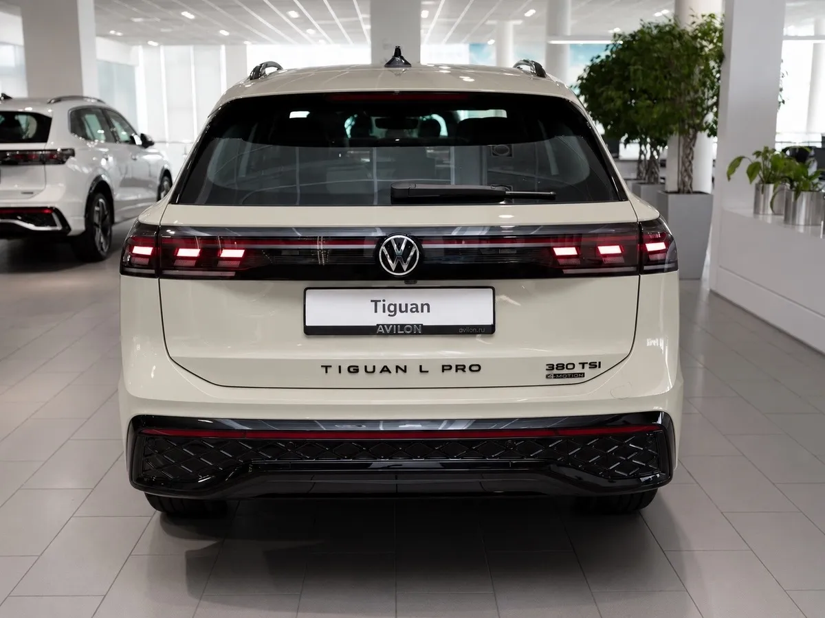 Volkswagen Tiguan 380 TSI 2.0 DSG 4WD (220 л.с.) R-Line Белый в АВИЛОН. Слайд №4
