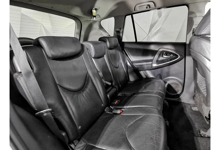 Toyota RAV4 2.0 CVT (158 л.с.) Белый в АВИЛОН. Слайд №16