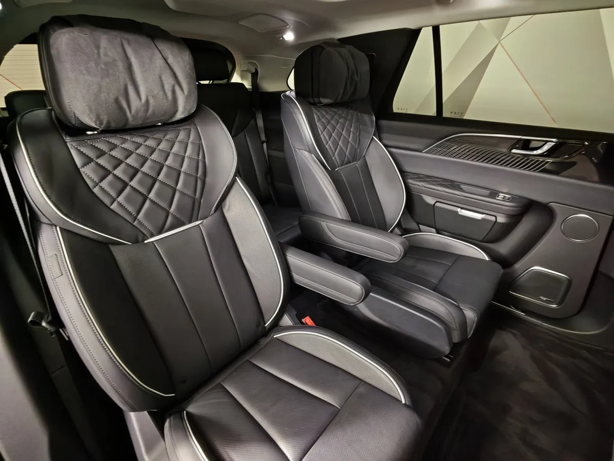 Hongqi E-HS9 AT 4WD (551 л.с.) 6 мест Делюкс Черный в АВИЛОН. Слайд №13