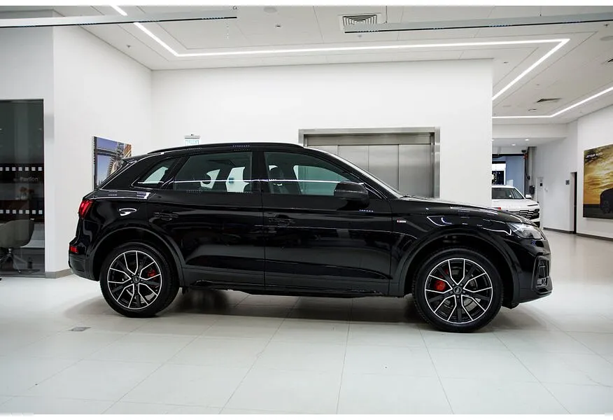 Audi Q5 L 2.0 TFSI S tronic quattro (245 л.с.) Luxury Dynamic Черный в АВИЛОН. Слайд №4