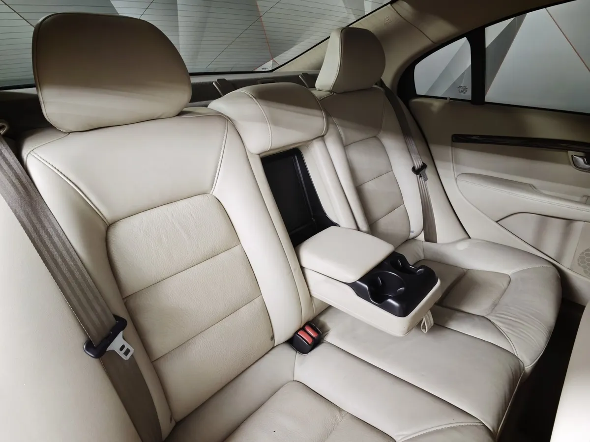 Volvo S80 2.5 Turbo Geartronic (231 л.с.) Коричневый в АВИЛОН. Слайд №16