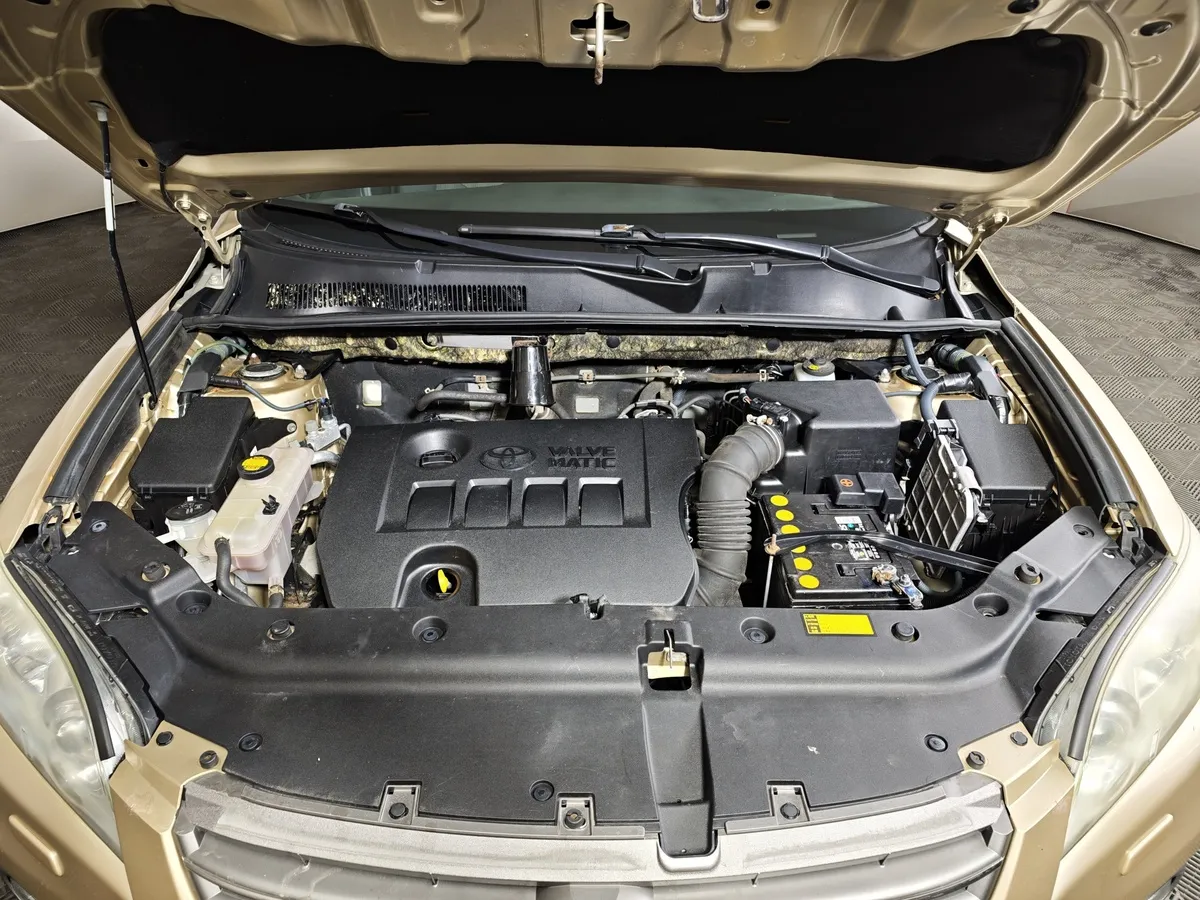 Toyota RAV4 2.0 MT FWD (158 л.с.) Бежевый в АВИЛОН. Слайд №11