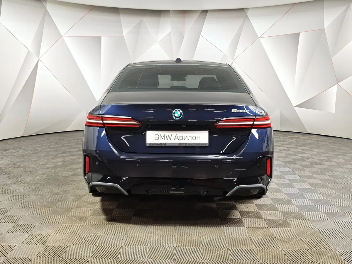 BMW 5 серия 530e AT RWD (299 л.с.) Черный в АВИЛОН. Слайд №4