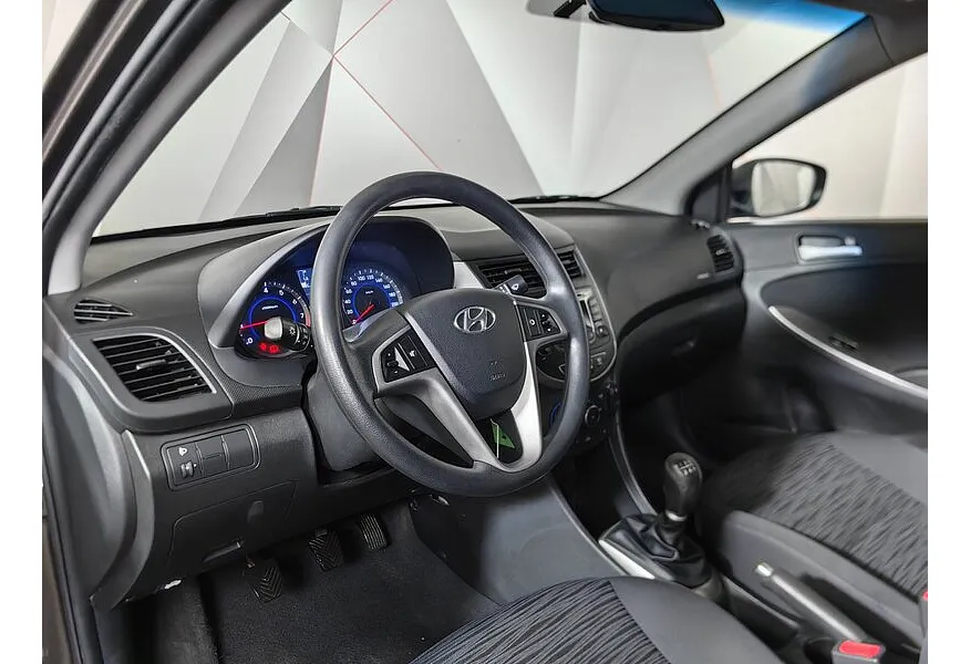 Hyundai Solaris 1.6 MT (123 л.с.) Comfort Коричневый в АВИЛОН. Слайд №19