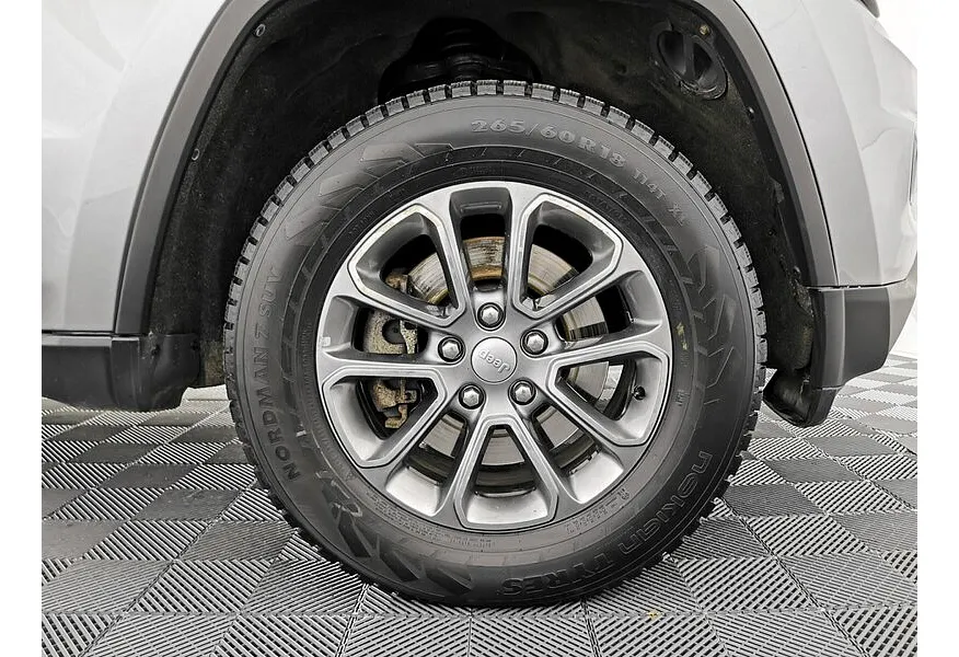 Jeep Grand Cherokee 3.6 AT AWD (286 л.с.) Серый в АВИЛОН. Слайд №9