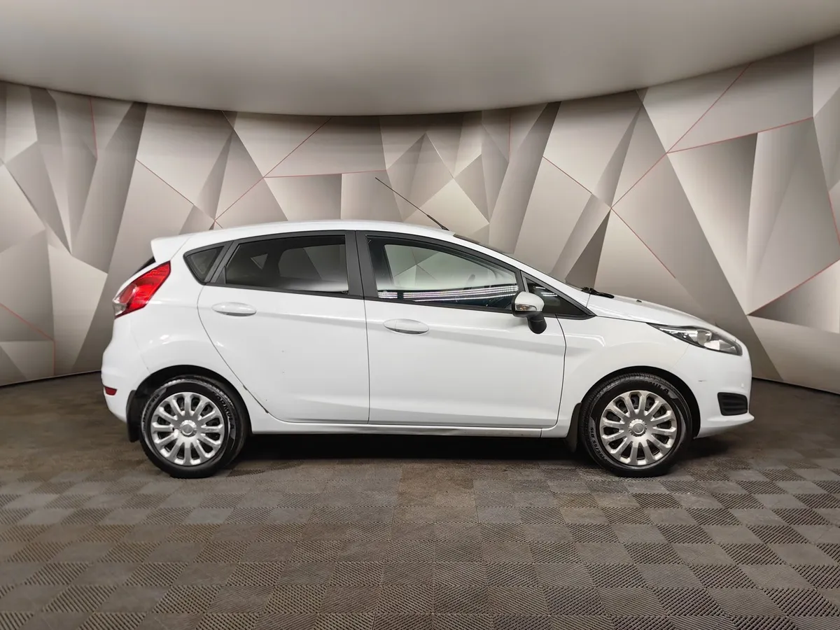 Ford Fiesta 1.4 MT (80 л.с.) Ghia Белый в АВИЛОН. Слайд №6