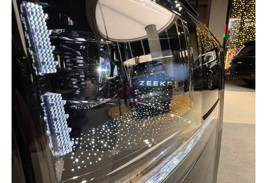 Zeekr 9X 2.0h AT 4WD (1177 л.с.) Hyper Черный в АВИЛОН. Слайд №7