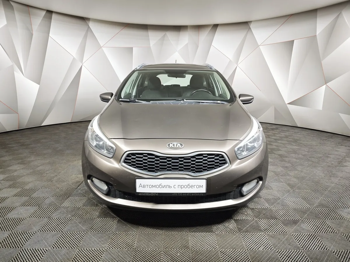 Kia Ceed 1.6 MT (122 л.с.) Коричневый в АВИЛОН. Слайд №7