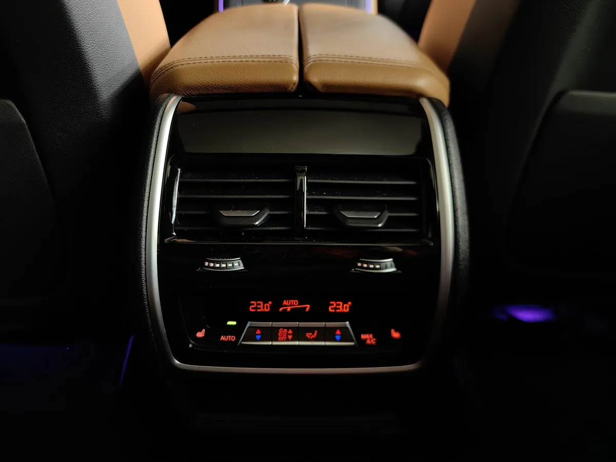 BMW X5 xDrive40d Steptronic (340 л.с.) Черный в АВИЛОН. Слайд №21
