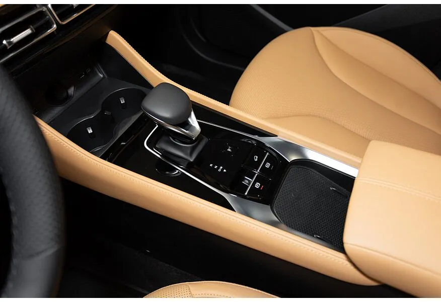 Москвич М70 2.0 AT FWD (200 л.с.) Ультра Серебристый в АВИЛОН. Слайд №22