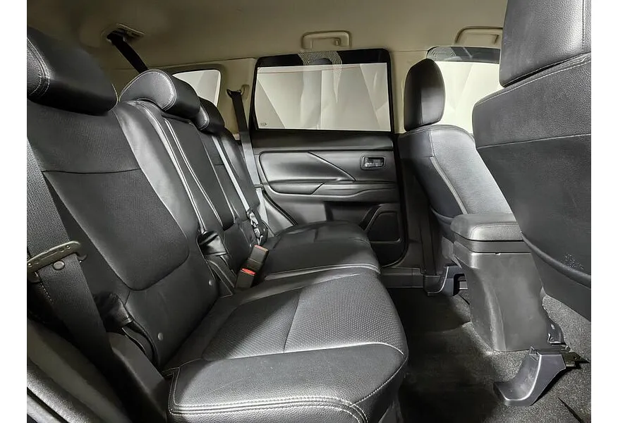 Mitsubishi Outlander 2.4 CVT 4WD (167 л.с.) Черный в АВИЛОН. Слайд №15