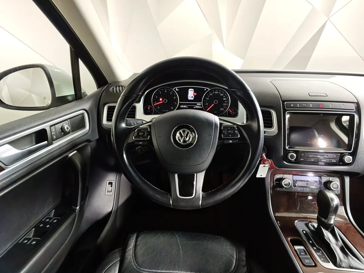 Volkswagen Touareg 3.6 FSI Tiptronic 4Motion (249 л.с.) V6 FSI Белый в АВИЛОН. Слайд №19