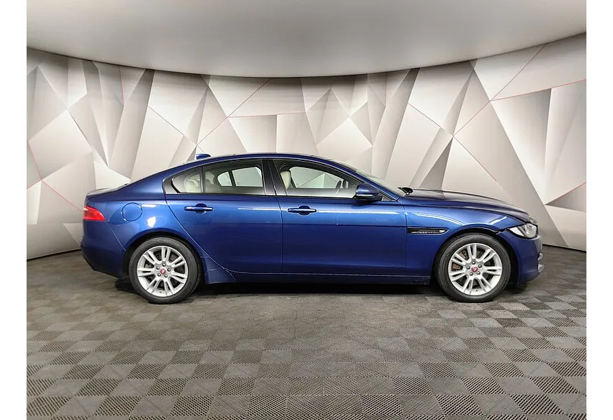 Jaguar XE 2.0 D AT AWD (180 л.с.) S Синий в АВИЛОН. Слайд №6