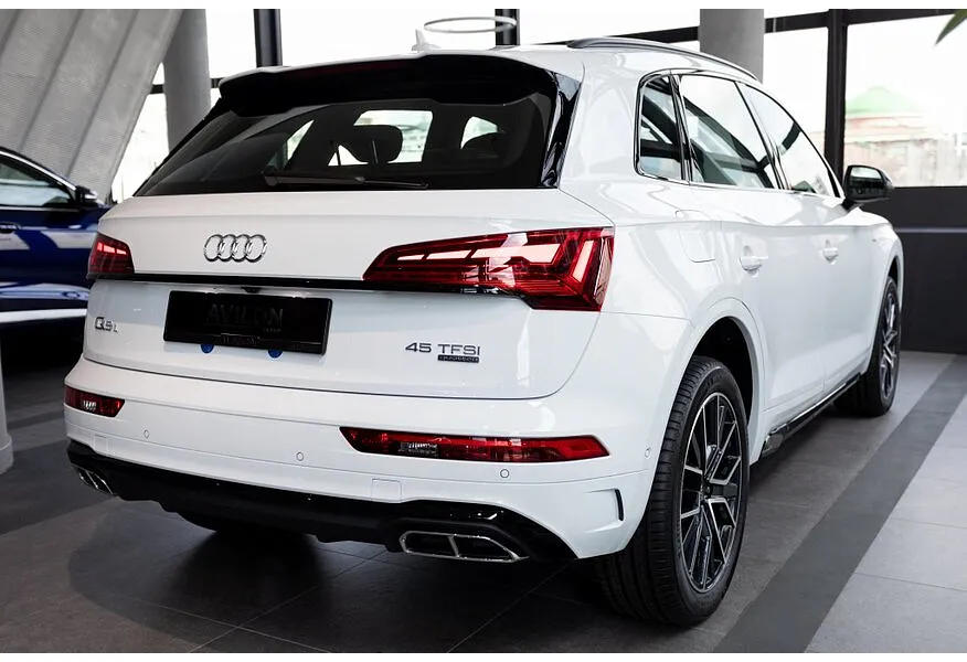 Audi Q5 L 2.0 TFSI S tronic quattro (245 л.с.) Luxury Dynamic Белый в АВИЛОН. Слайд №7