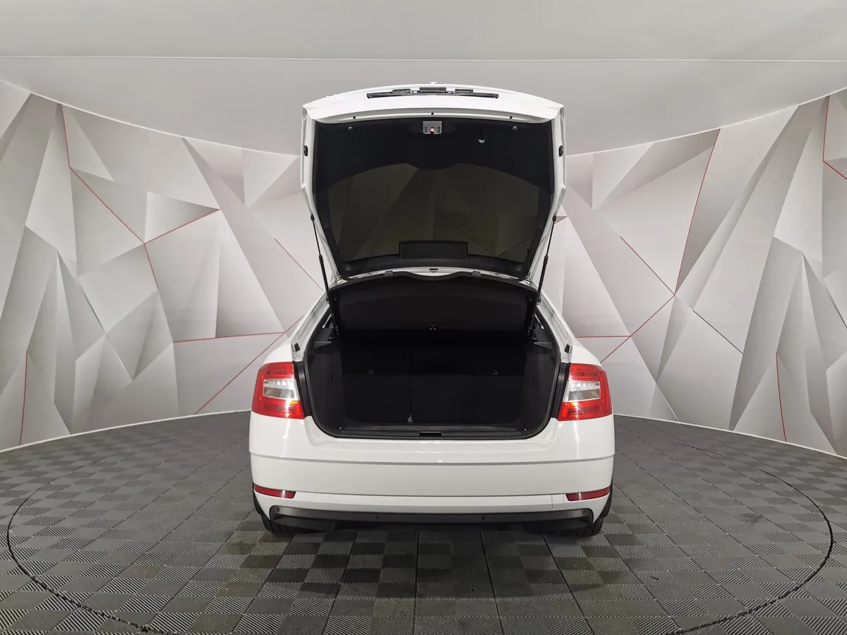 Skoda Octavia 1.6 AT (110 л.с.) Белый в АВИЛОН. Слайд №11