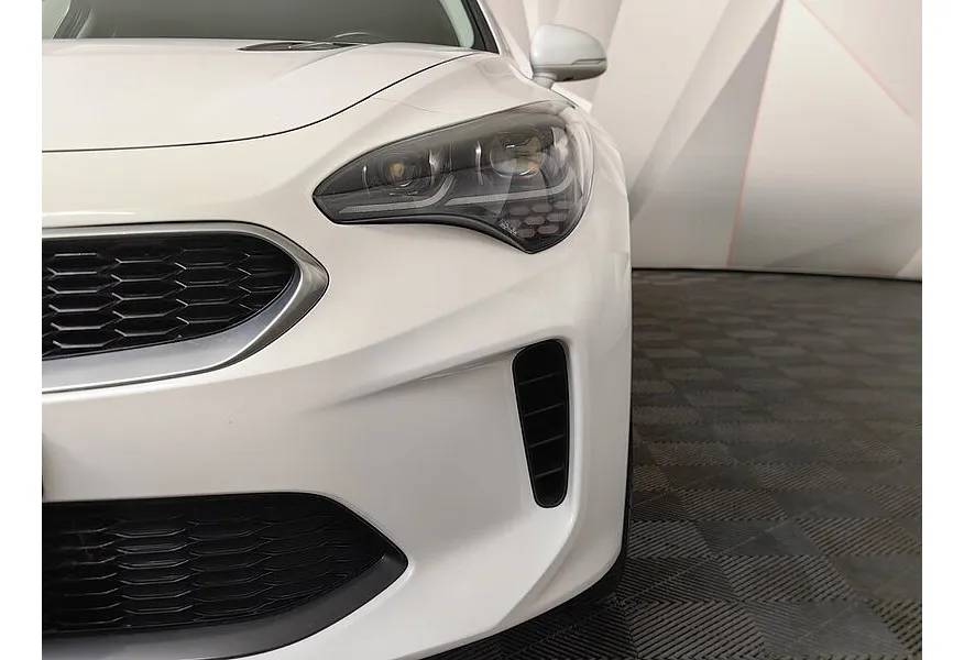 Kia Stinger 2.0 AT AWD (247 л.с.) Prestige Белый в АВИЛОН. Слайд №10