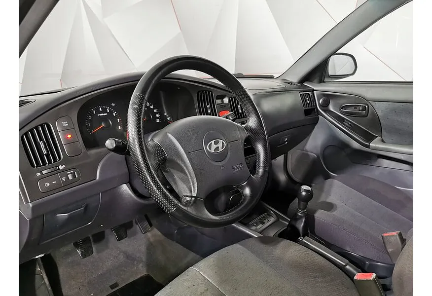 Hyundai Elantra 1.6 MT (105 л.с.) Красный в АВИЛОН. Слайд №7