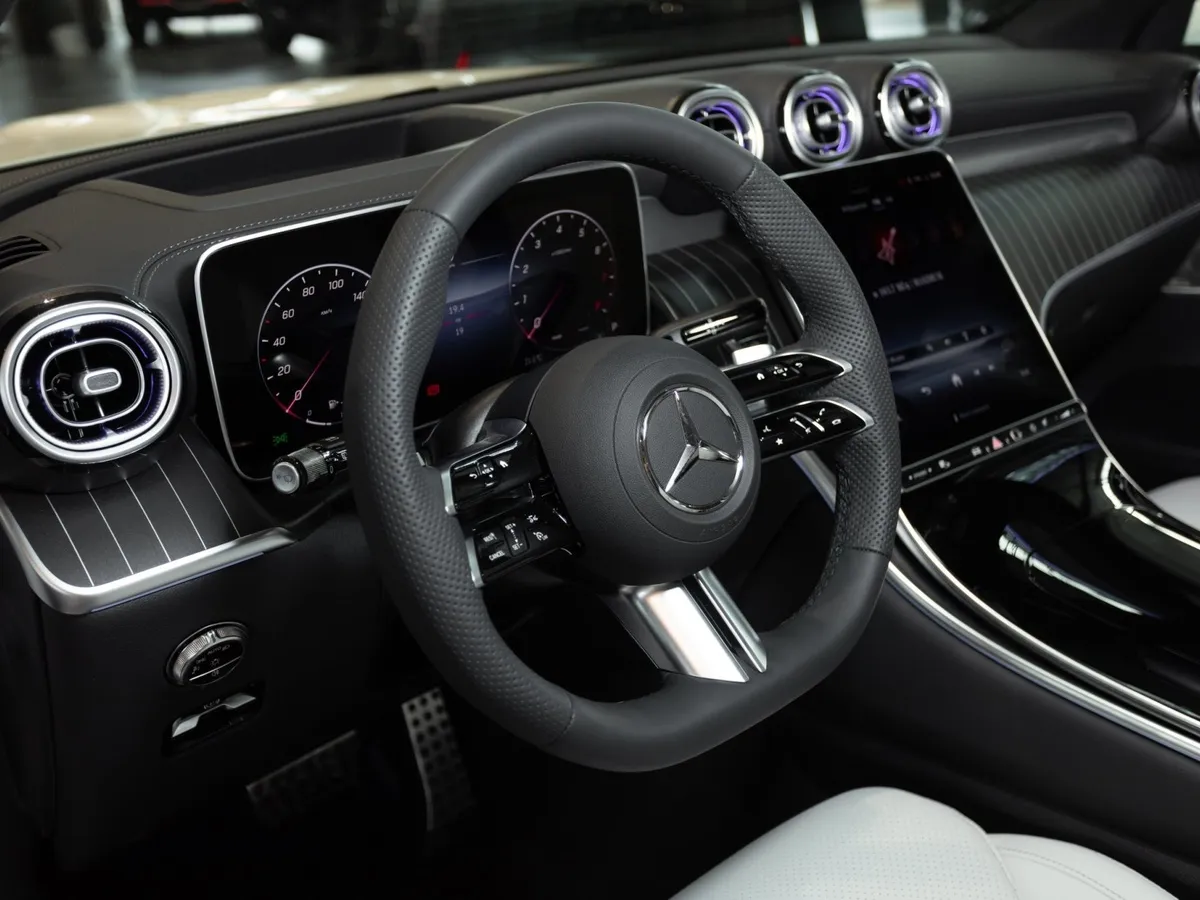 Mercedes-Benz GLC 300 4MATIC 9G-TRONIC (258 л.с.) Белый в АВИЛОН. Слайд №8