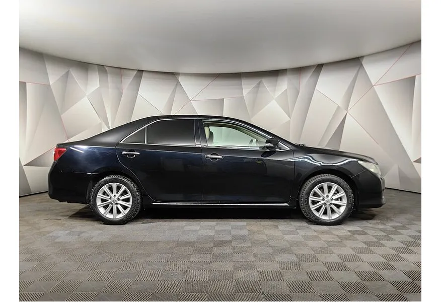 Toyota Camry 2.5 AT (181 л.с.) Черный в АВИЛОН. Слайд №6 Toyota Camry 2.5 AT (181 л.с.) Черный в АВИЛОН. Слайд №6