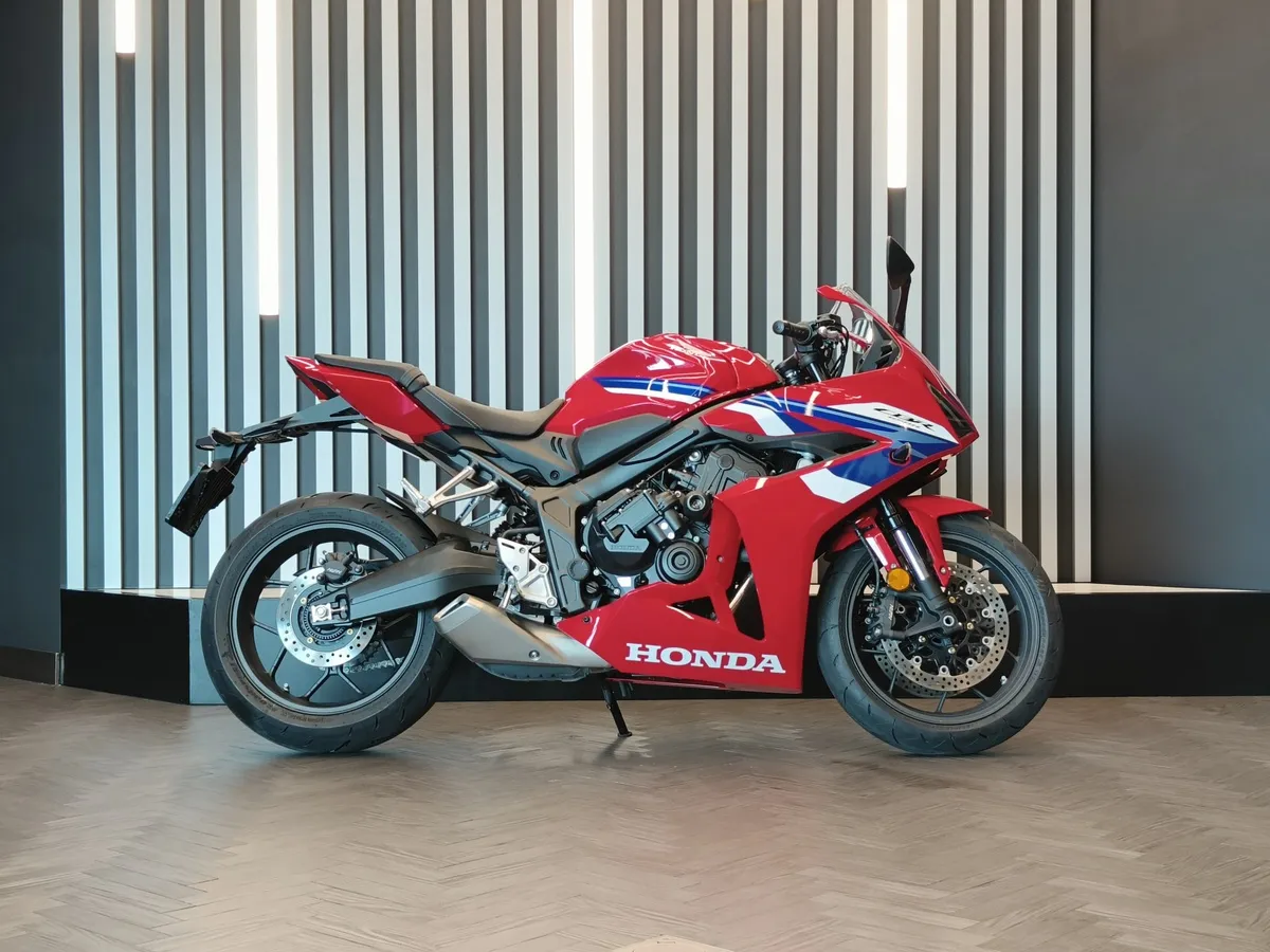 Honda CBR650 649 см³ (95 л.с.) (95) 649 Красный в АВИЛОН. Слайд №4