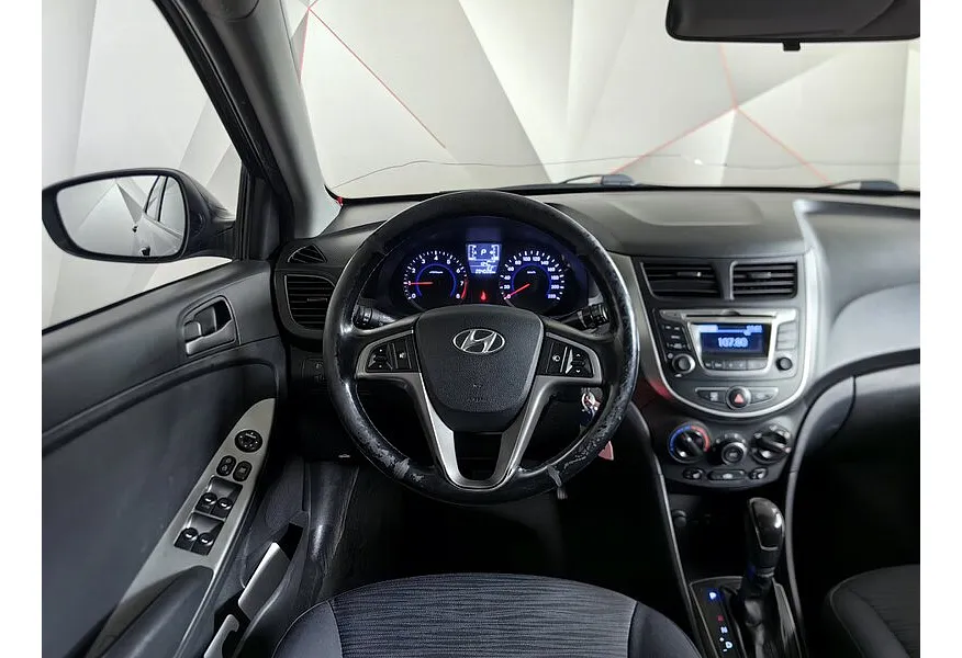 Hyundai Solaris 1.6 AT (123 л.с.) Comfort + Advanced + Winter Черный в АВИЛОН. Слайд №18