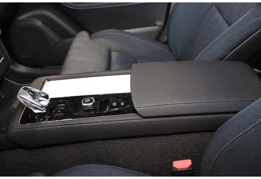 Volvo XC90 2.0 B5 mild hybrid AT AWD (7 мест) (250 л.с.) Ultra Красный в АВИЛОН. Слайд №11