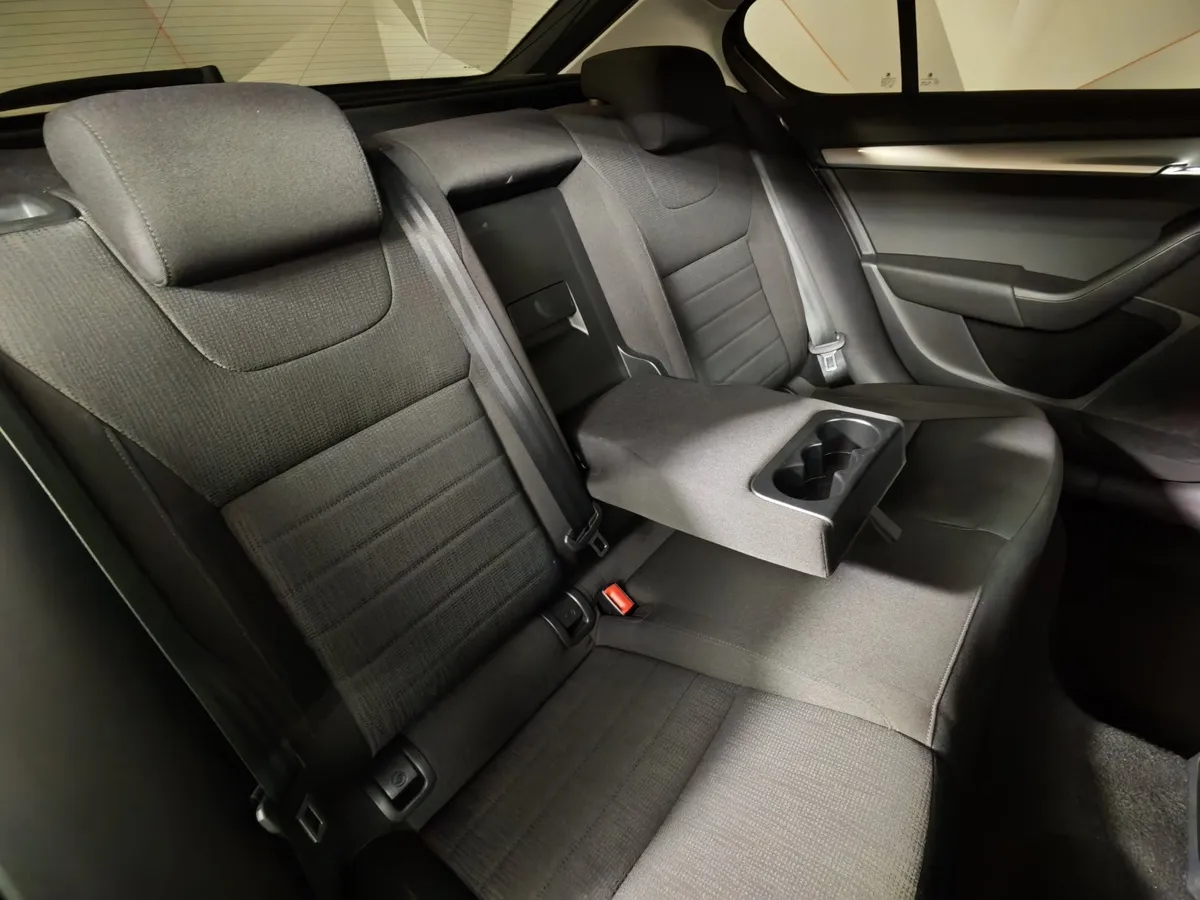 Skoda Octavia 1.6 MPI AT (110 л.с.) Коричневый в АВИЛОН. Слайд №17