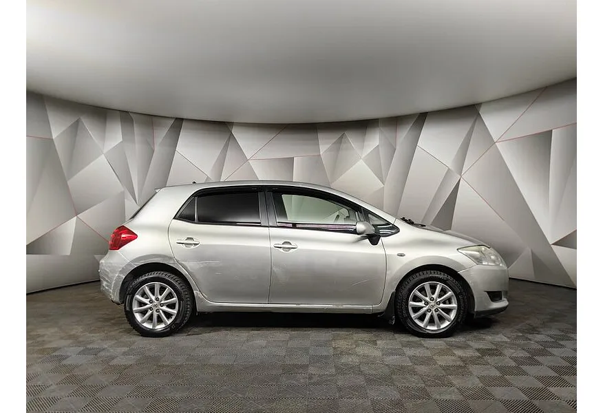Toyota Auris 1.6 MMT (124 л.с.) Серебристый в АВИЛОН. Слайд №6 Toyota Auris 1.6 MMT (124 л.с.) Серебристый в АВИЛОН. Слайд №6