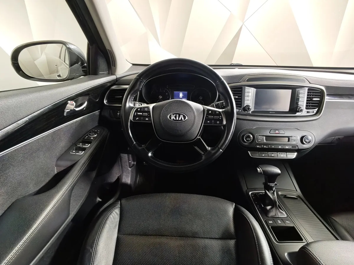 Kia Sorento 2.4 GDI AT AWD (188 л.с.) Luxe Серый в АВИЛОН. Слайд №19