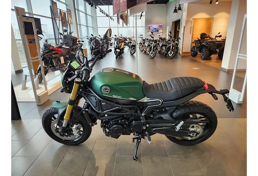 LIVE. Слайд №3