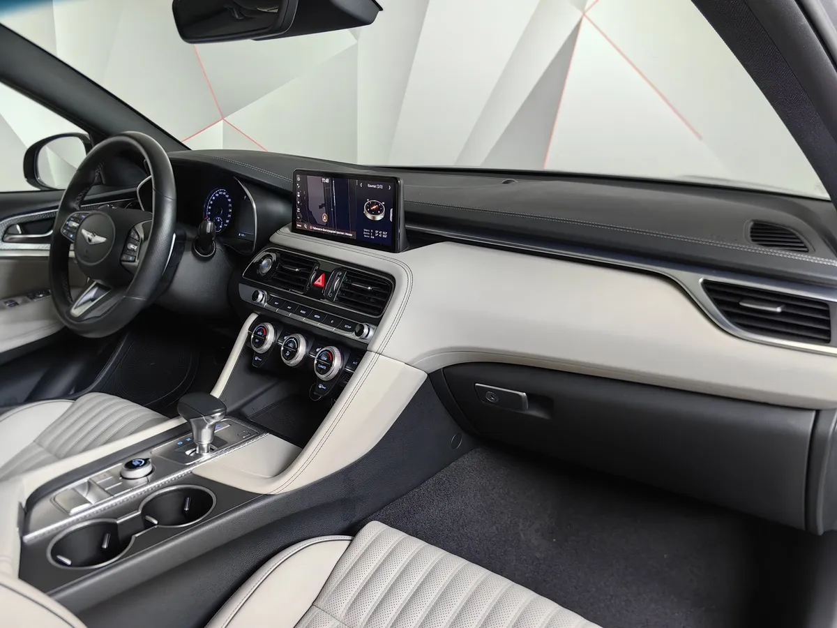 Genesis G70 2.0 T AT AWD (197 л.с.) Elegance + Sport Серый в АВИЛОН. Слайд №13