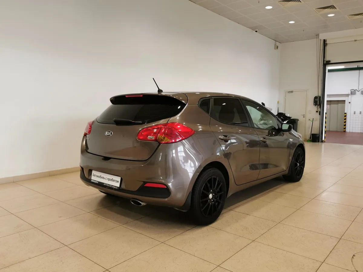 Kia Ceed 1.6 AT (129 л.с.) Коричневый в АВИЛОН. Слайд №2