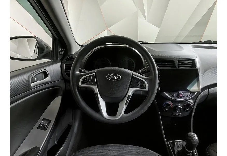 Hyundai Solaris 1.4 MT (107 л.с.) Active Серебристый в АВИЛОН. Слайд №19