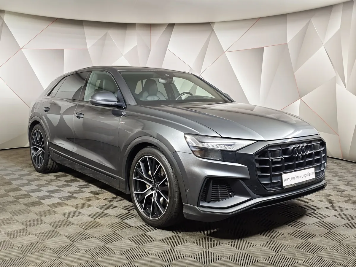 Audi Q8 55 TFSI Tiptronic quattro (340 л.с.) Серый в АВИЛОН. Слайд №3