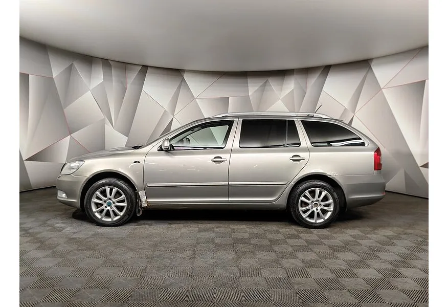 Skoda Octavia 2.0 TDI DSG (140 л.с.) Серый в АВИЛОН. Слайд №4