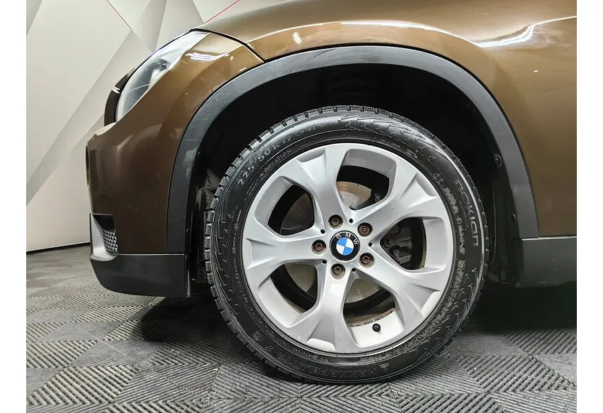 BMW X1 xDrive20i AT (184 л.с.) Базовая. Локальная сборка Коричневый в АВИЛОН. Слайд №11