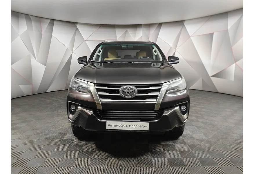 Toyota Fortuner 2.8 TD AT 4WD (177 л.с.) Комфорт Коричневый в АВИЛОН. Слайд №7