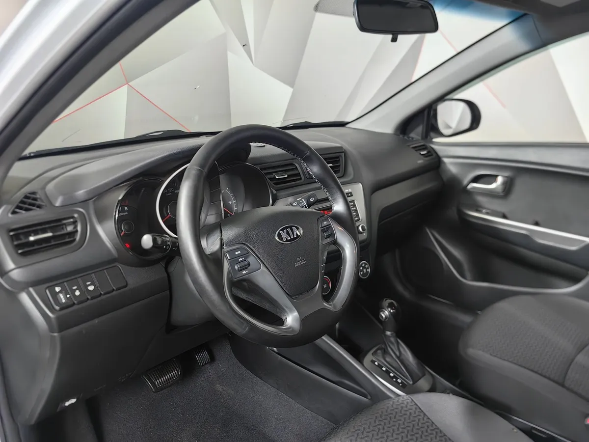 Kia Rio 1.6 AT (123 л.с.) Белый в АВИЛОН. Слайд №18