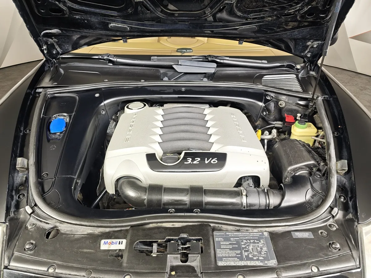 Porsche Cayenne 3.2 MT (250 л.с.) Черный в АВИЛОН. Слайд №11