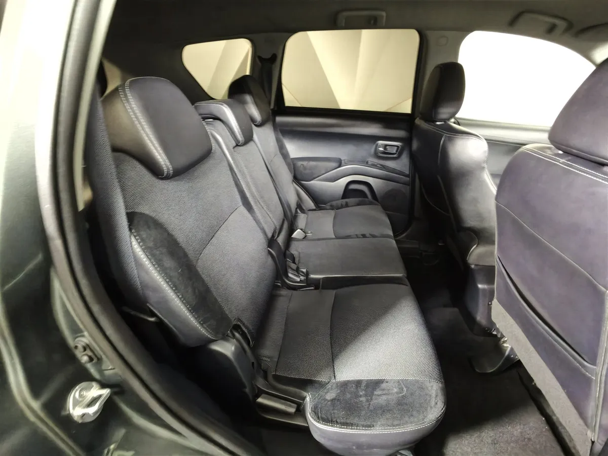 Citroen C-Crosser 2.4 CVT 4WD (170 л.с.) Серый в АВИЛОН. Слайд №15